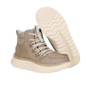 Hey Dude Wendy Peak Apres Coated Twill in Walnut in size 10W boots winter warm